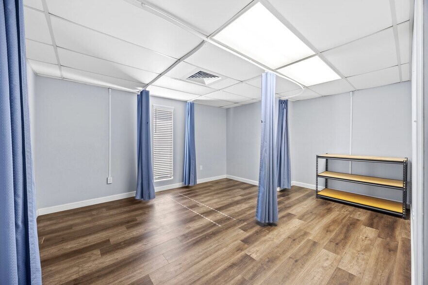 More Photos Of 6266 W St, Pensacola Office For Sale