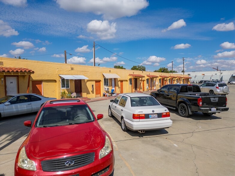 More Photos Of 1407 W 16th St, Merced Hotel For Sale