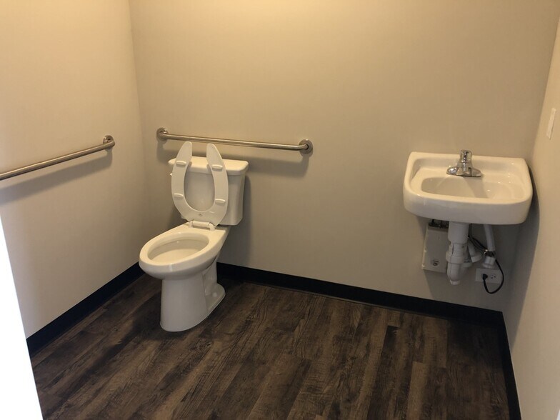 More Photos Of 250 Grogan Dr, Dawsonville Warehouse For Sale