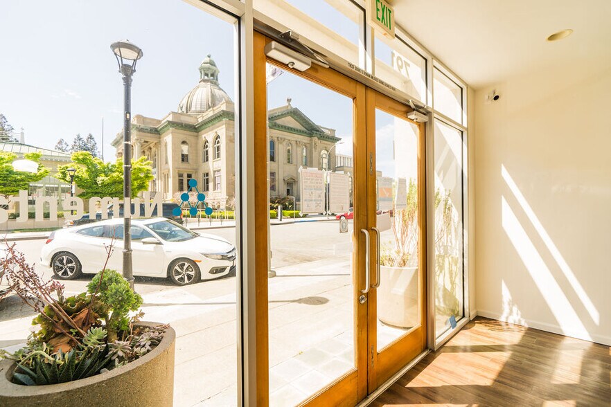 More Photos Of 791 Middlefield Rd, Redwood City Office For Lease