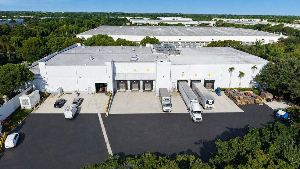 More Photos Of 3255 Meridian Pky, Weston Refrigeration Cold Storage For Lease