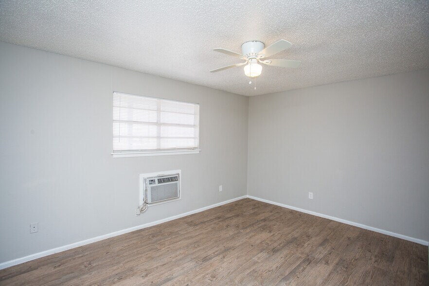More Photos Of 7410 Quaker Ave, Lubbock Apartments For Sale