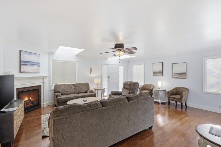 More Photos Of 7001 Savona Access Rd, Thompson-Nicola Hotel For Sale