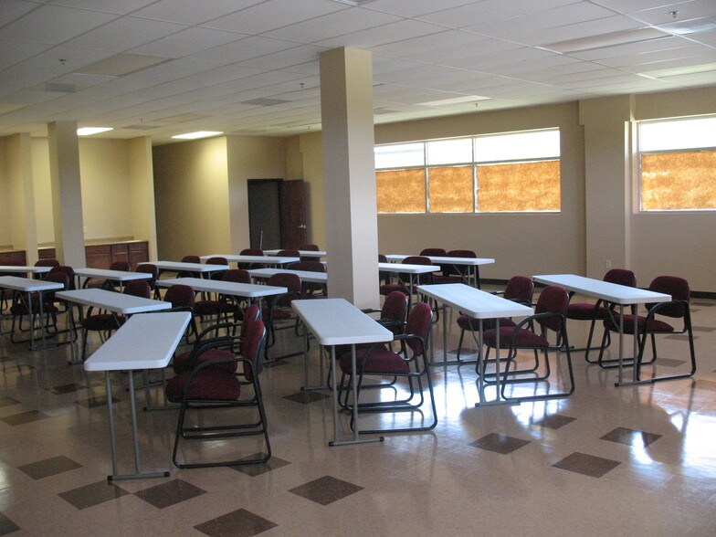 More Photos Of 13190 Highway 92, Woodstock Freestanding For Lease