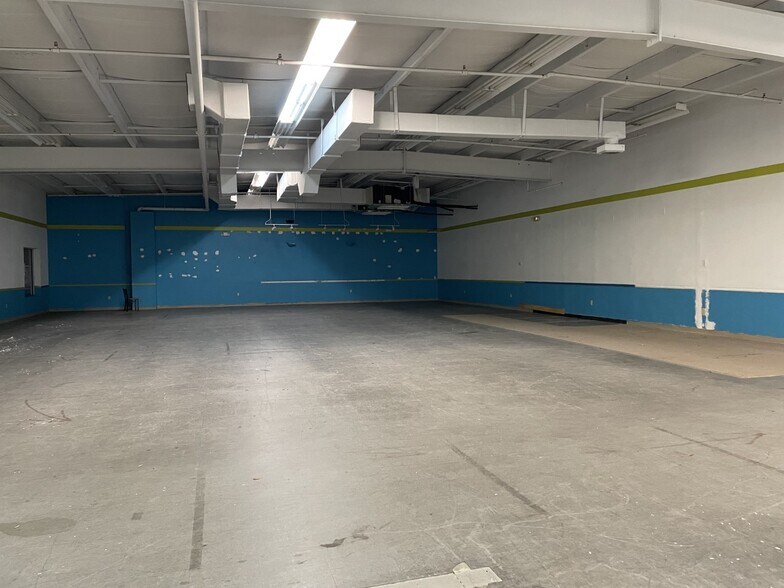 More Photos Of 1100 Americana Blvd, Sanford Warehouse For Sale