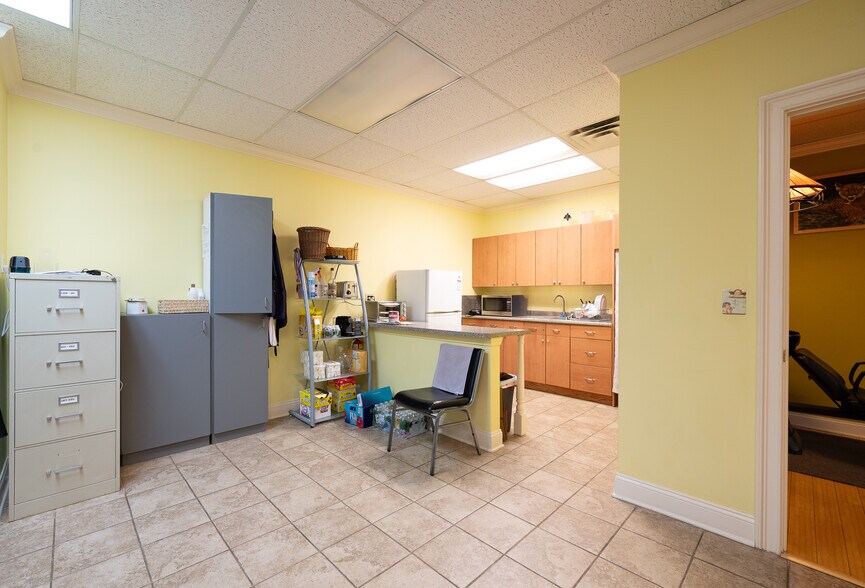 More Photos Of 246 Federal Rd, Brookfield Office For Sale