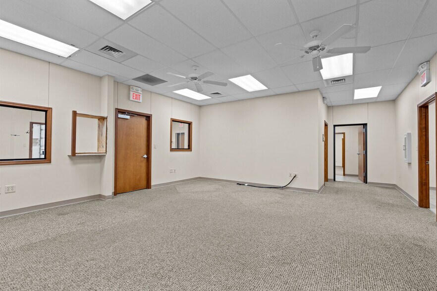 More Photos Of 311 N Waverly Ave, Springfield Warehouse For Lease