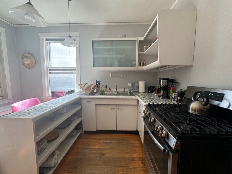 More Photos Of 2019 N Damen Ave, Chicago Storefront Retail Residential For Sale