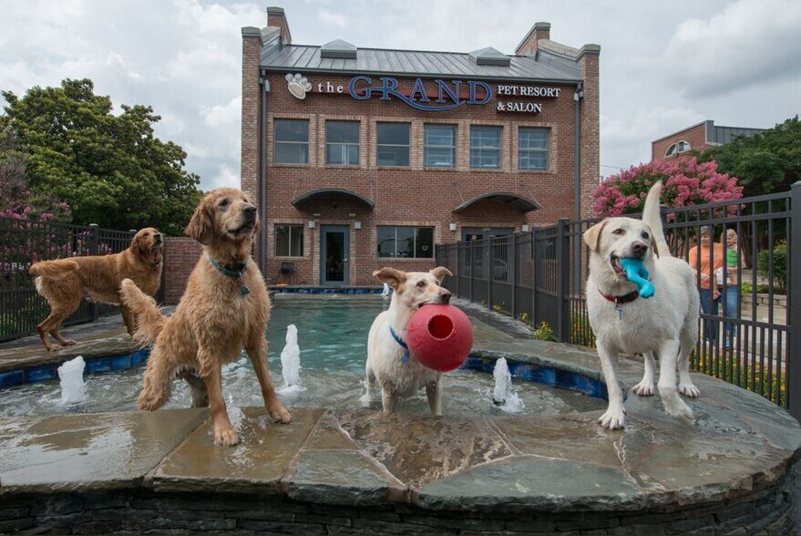 More Photos Of 4529 Donnelly Ave, Fort Worth Veterinarian Kennel For Sale