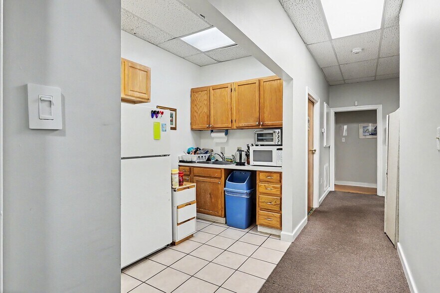 More Photos Of 8407 Richmond Hwy, Alexandria Storefront For Sale