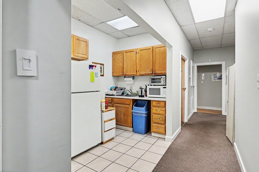 More Photos Of 8407 Richmond Hwy, Alexandria Storefront For Sale
