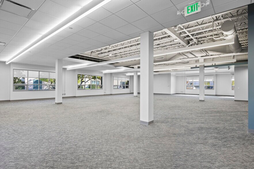 More Photos Of 6398 Cindy Ln, Carpinteria Office For Sale