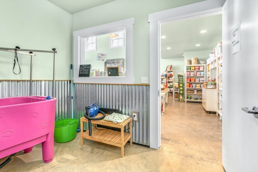 More Photos Of 215 Meriweather St #2, Pacific Beach Storefront For Sale