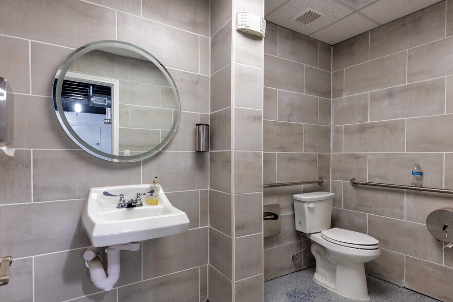 More Photos Of 111 S 8th St, La Porte Freestanding For Lease