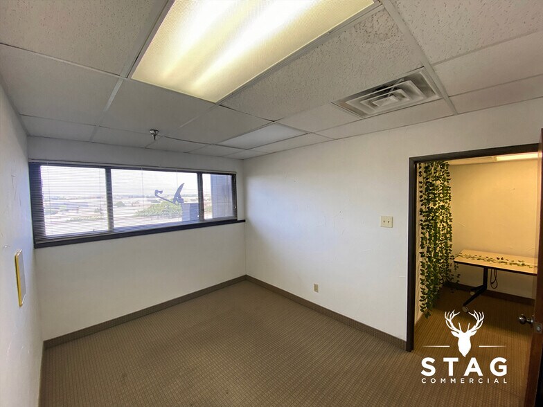 More Photos Of 3901 Airport Fwy, Bedford Office For Lease