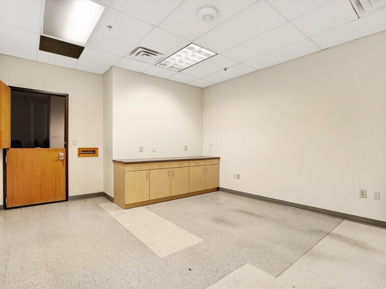 More Photos Of 8325 Jack Finney Blvd, Greenville Medical For Lease