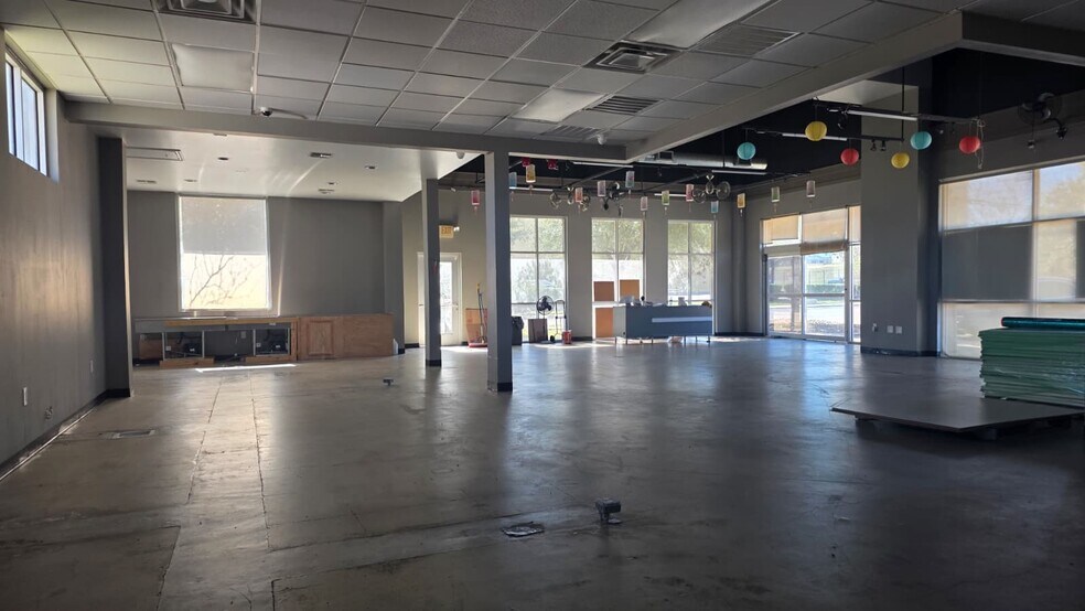 More Photos Of 1713 Park Pl, College Station General Retail For Lease