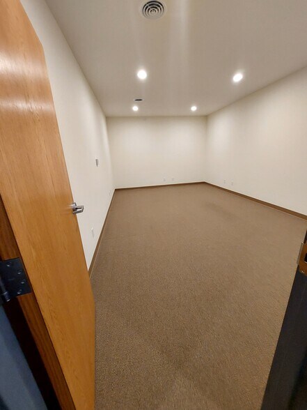 More Photos Of 825 Lexington Blvd, Fort Atkinson Freestanding For Lease