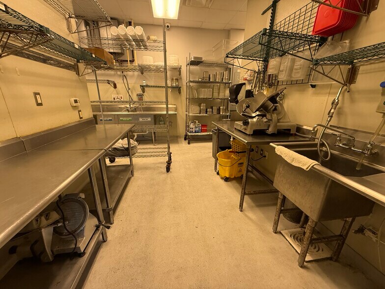 More Photos Of 1173 W International Speedway Blvd, Daytona Beach Unknown For Lease