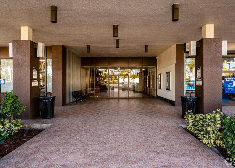 More Photos Of 2500 E Hallandale Beach Blvd, Hallandale Beach Office For Lease