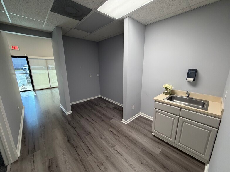 More Photos Of 1095 Jupiter Park Dr, Jupiter Light Manufacturing For Lease