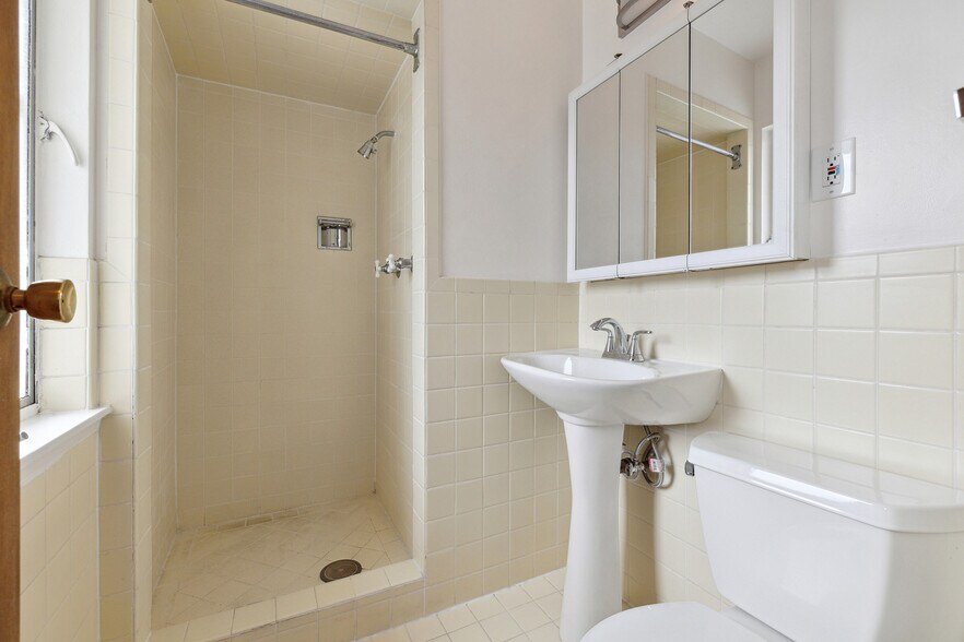 More Photos Of 278 States St, San Francisco Apartments For Sale