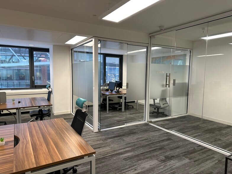 More Photos Of 1000 Great West Rd, Brentford Coworking Space