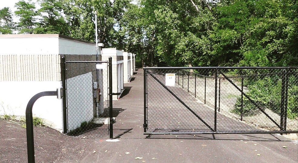 More Photos Of 111 Meadow St, Warwick Self Storage For Lease