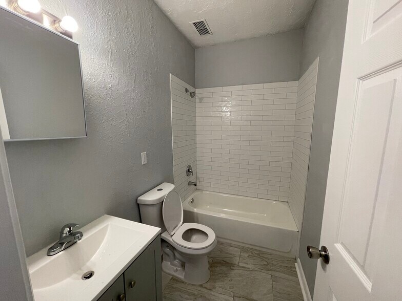 More Photos Of 619 Linwood Ave, Jacksonville Specialty For Sale