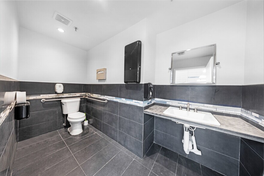 More Photos Of 7955 W 20th Ave, Hialeah Warehouse For Sale