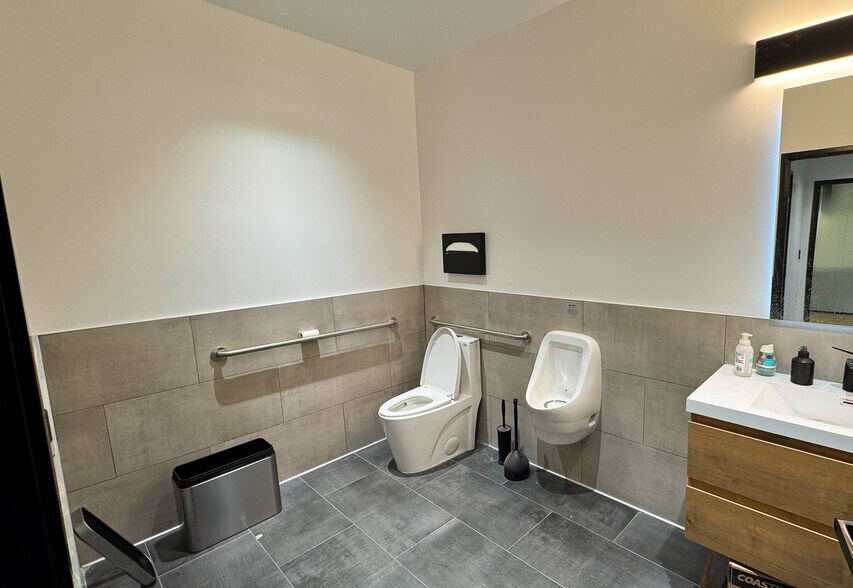 More Photos Of 401-405 W Foothill Blvd, Monrovia Freestanding For Sale