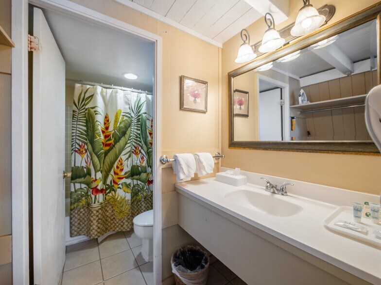 More Photos Of 1300 Kamehameha V Hwy, Kaunakakai Hotel For Sale