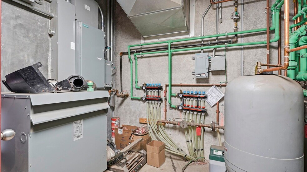 More Photos Of 490 South Ave, Spruce Grove Manufacturing For Sale