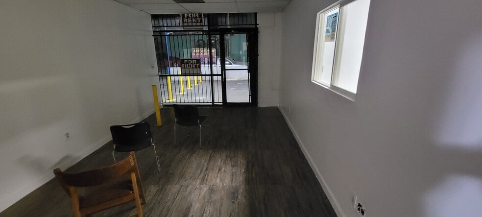 More Photos Of 21410 Hart St, Canoga Park Auto Repair For Lease