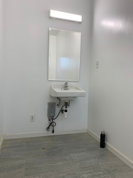 More Photos Of 2363 Pruneridge Ave, Santa Clara Storefront Retail Office For Lease
