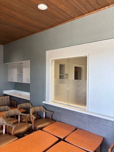 More Photos Of 801 E Debbie Ln, Mansfield Medical For Lease