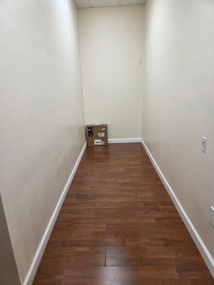 More Photos Of 7345 International Pl, Sarasota Light Manufacturing For Lease