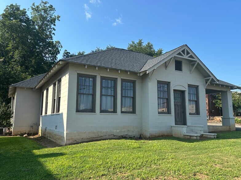 More Photos Of 62 Lee St, Jefferson Office For Sale