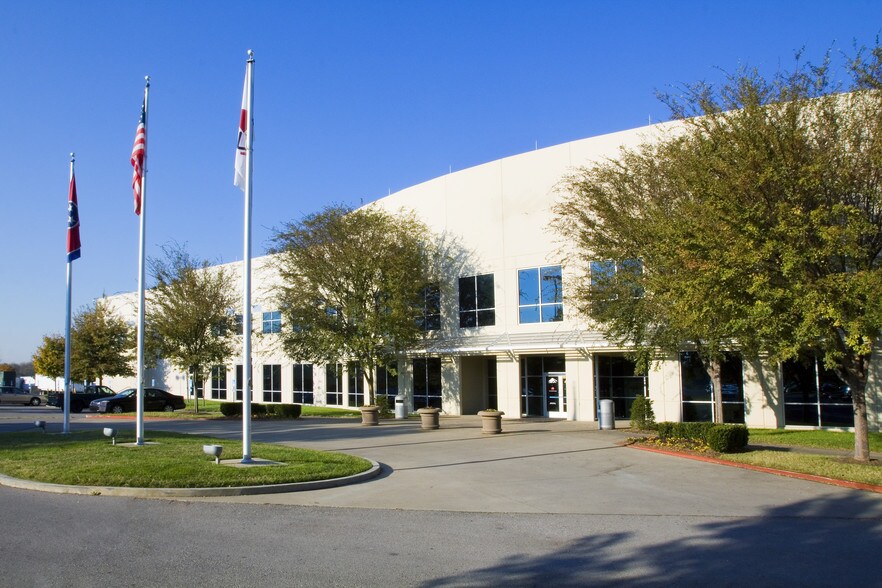 More Photos Of 2 Dell Pky, Nashville Distribution For Lease
