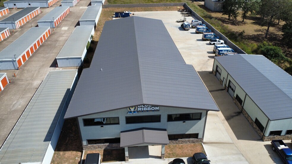 More Photos Of 714 Highway 71 W, Bastrop Freestanding For Lease
