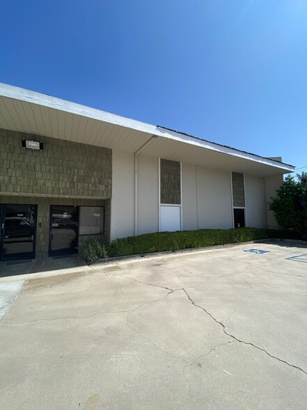 More Photos Of 1450-1464 E 29th St, Signal Hill Research And Development For Sale