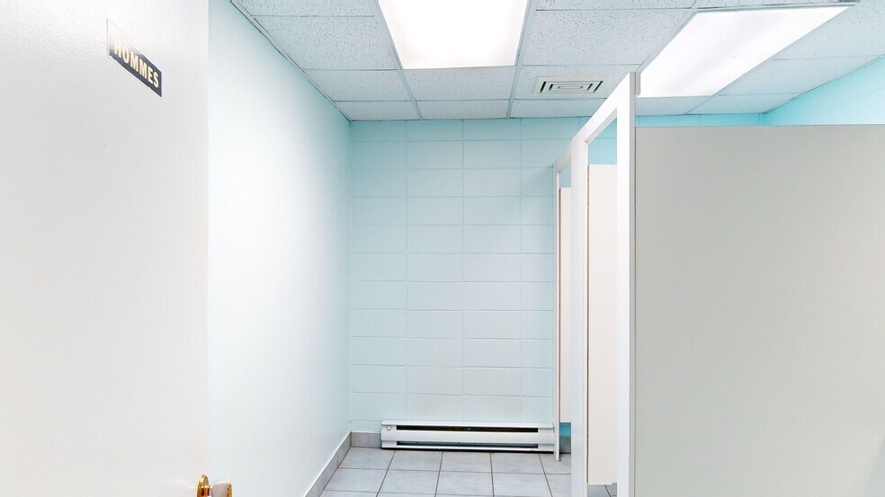 More Photos Of 2001 Rue Price, Saguenay Office Residential For Lease