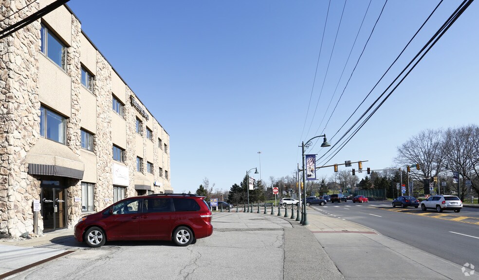 More Photos Of 950 Greentree Rd, Pittsburgh Loft Creative Space For Lease