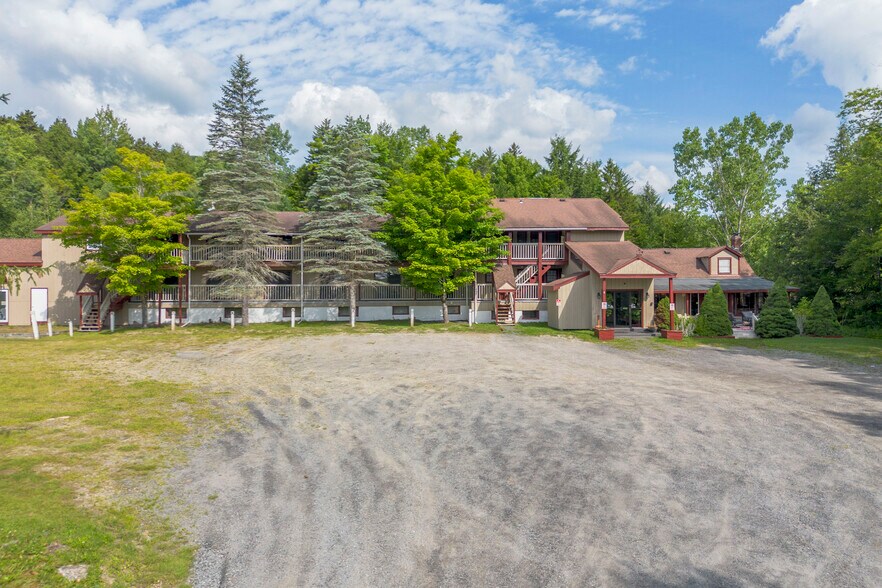 More Photos Of 6 Abroad Rd, West Dover Hotel For Sale