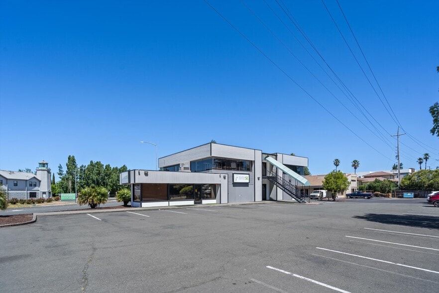 More Photos Of 6640 Redwood Dr, Rohnert Park Office For Sale