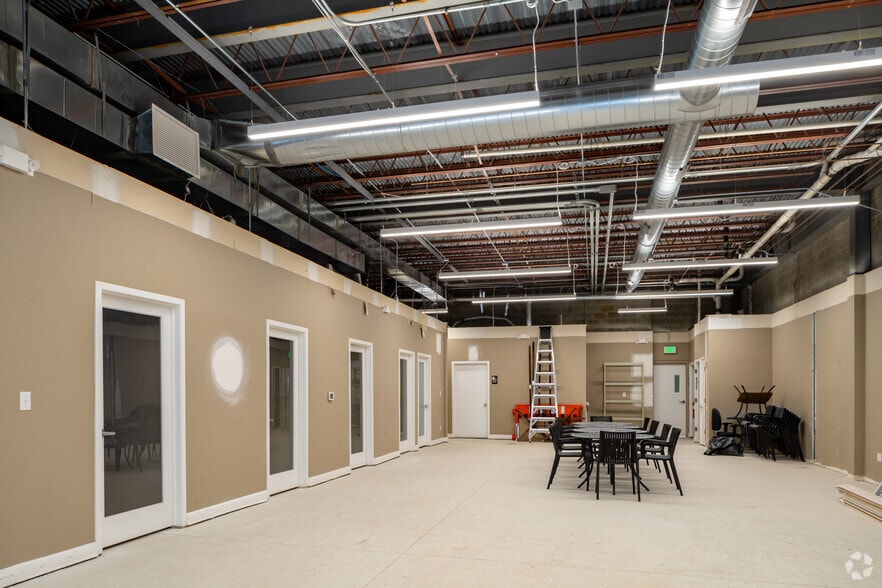 More Photos Of 812 S Main St, Royal Oak Loft Creative Space For Lease