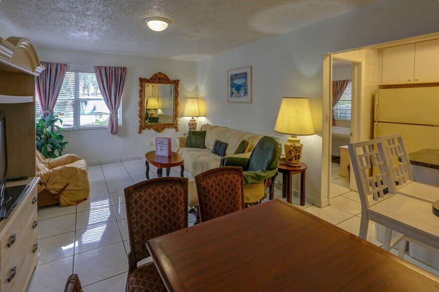 More Photos Of 1411 S Federal Hwy, Hollywood Hotel For Sale