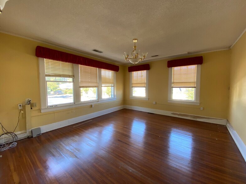 More Photos Of 421 N Lake Dr, Lexington Lodge Meeting Hall For Sale