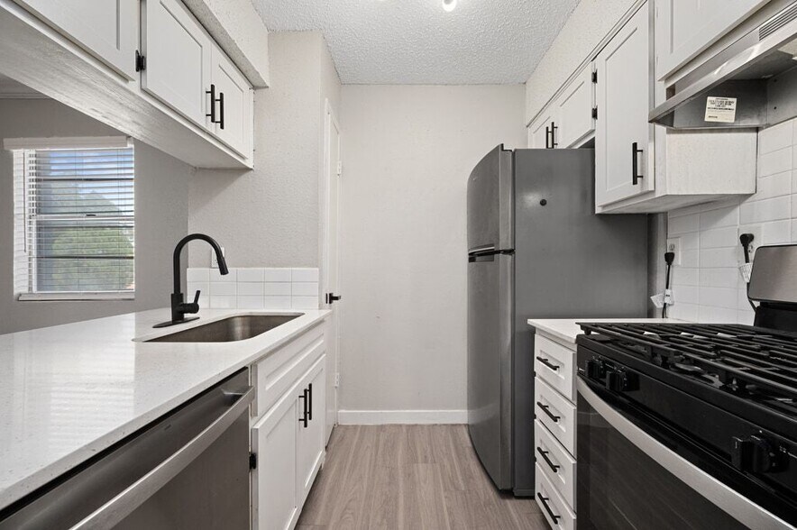 More Photos Of 5606 N Lamar Blvd, Austin Apartments For Sale
