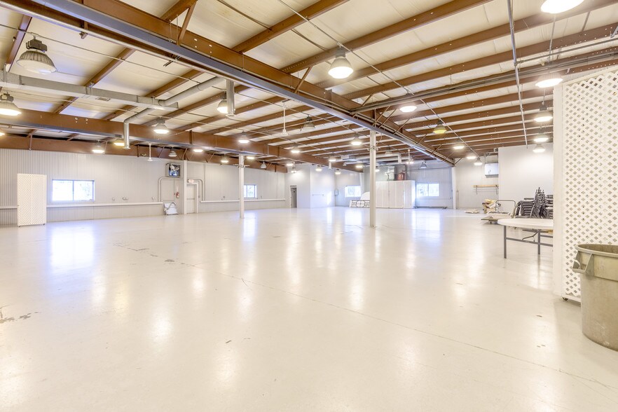 More Photos Of 6886 Wishart St, Huntsville Light Distribution For Lease